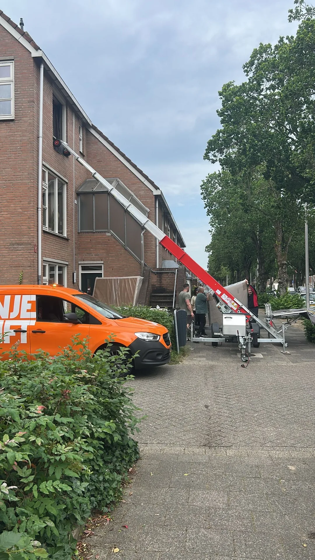 VHL verhuislift in woonwijk